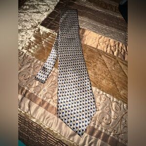 Elegant Geometric Patterned Tie